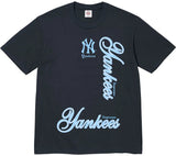 SUPREME / MLB YANKEES 'NAVY' T-SHIRT (FW25)